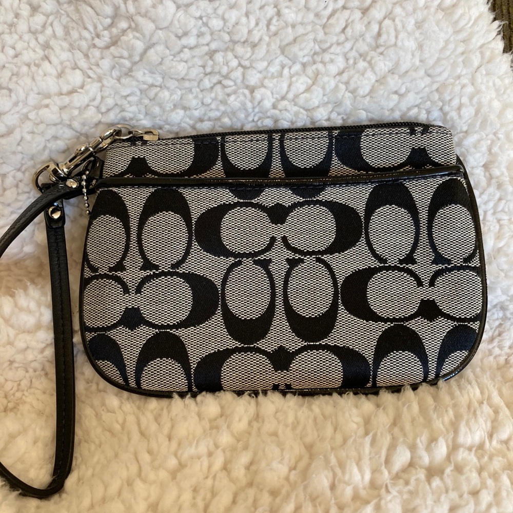 Coach Wristlet NWOT Black Signature